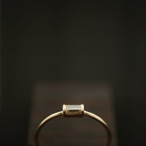 長方形鑽石戒指